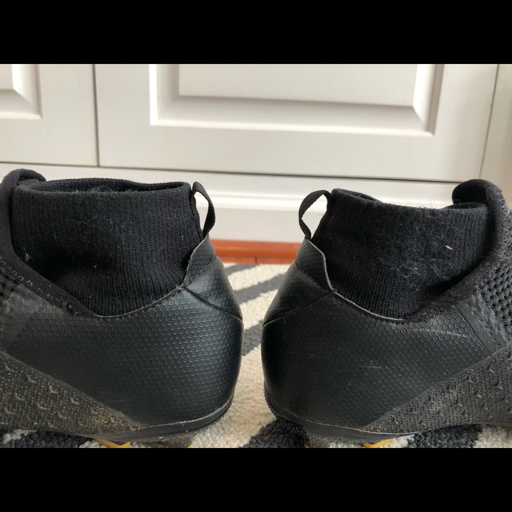 ⛔️SOLD⛔️ Boy’s Nike Phantom Soccer Cleats ⚽️ 🏆 - Picture 6 of 8